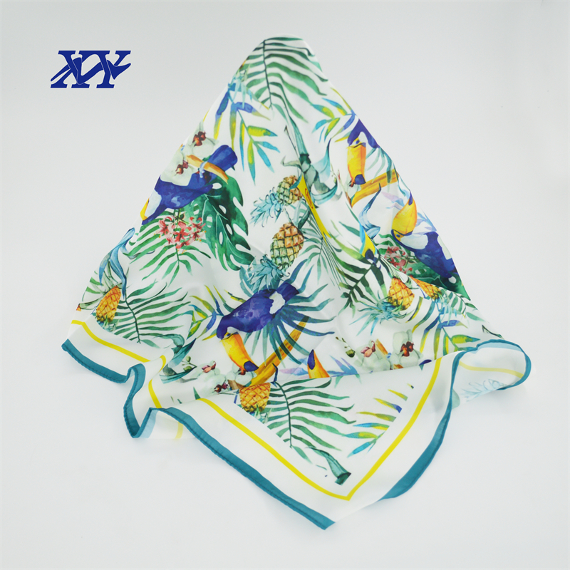 四季如春花鸟成群真丝数码印花丝巾直喷工艺工厂高品质生产 Flowers and birds flock together silk digital printed scarves in a high-quality factory low MOQ